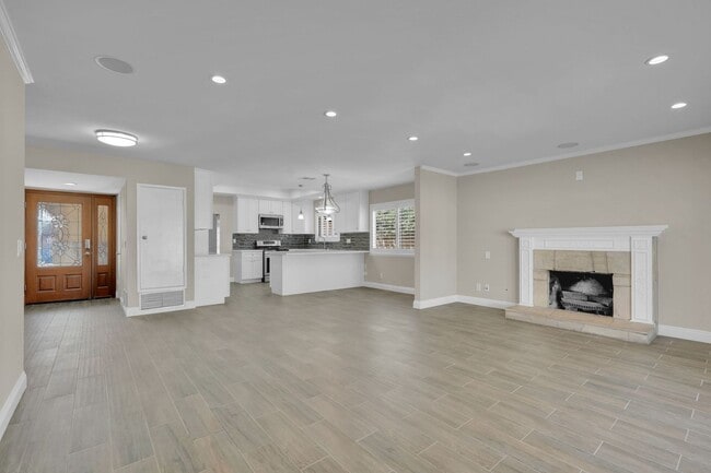 Building Photo - Fully Remodeled 4-Bedroom Single-Story ADU...
