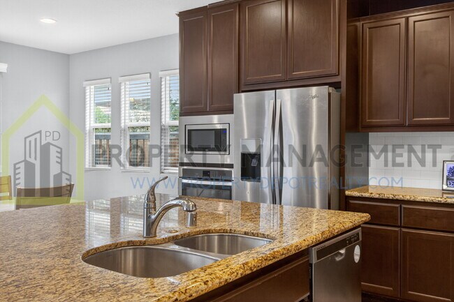 Building Photo - Spacious Elegance Awaits: 4-Bedroom Home with Hardwood Floors in Elk Grove!