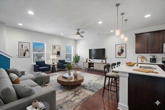 Building Photo - 2305 Coronado St