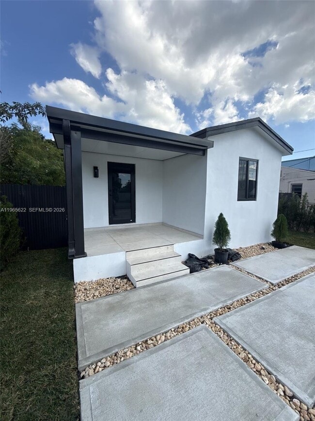 Building Photo - 2923 NW 16th Ave