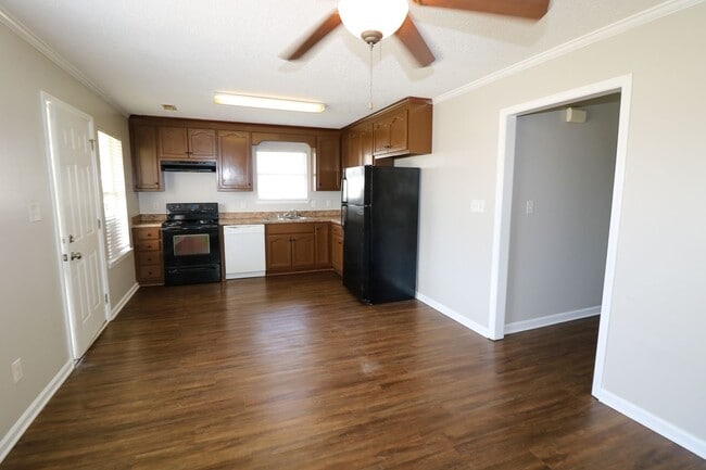 Building Photo - THIS IS A TRIPLEX GROUND FLOOR UNIT IN LINCOLN