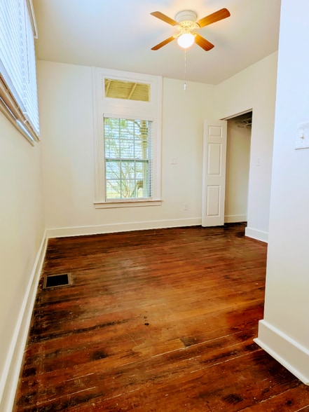 Building Photo - 955 Rogers St