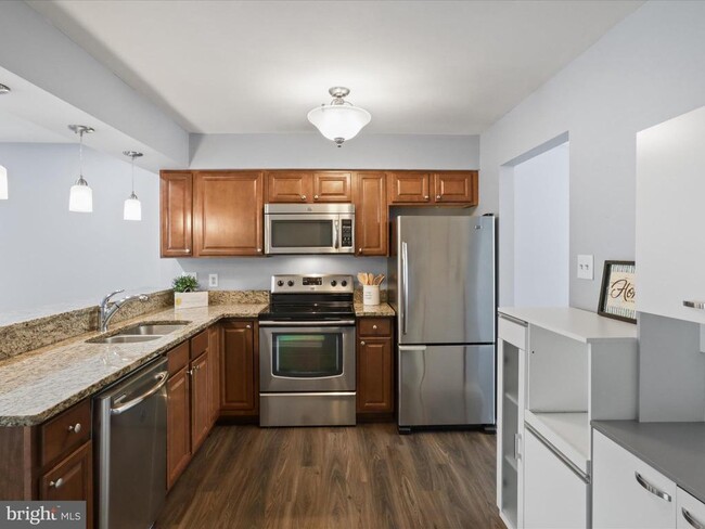 Building Photo - 303 Mayfair Pl