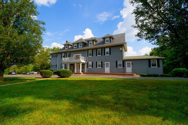 Building Photo - 2007 Sulgrave Ave