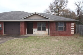 Building Photo - Available 3 Bedroom Duplex in Lindale!