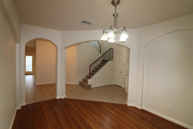 Building Photo - 806 Zappa Dr