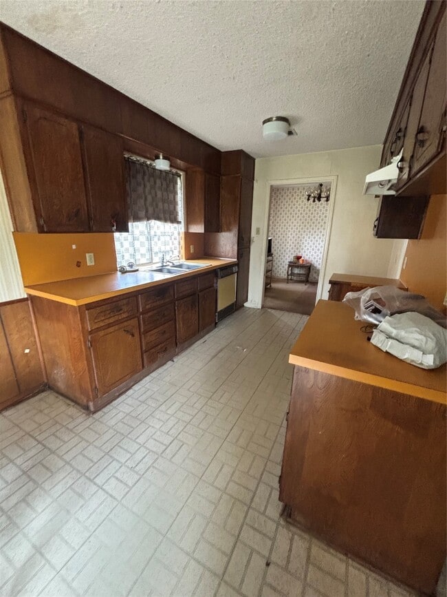 Building Photo - 802 Yorktown Dr