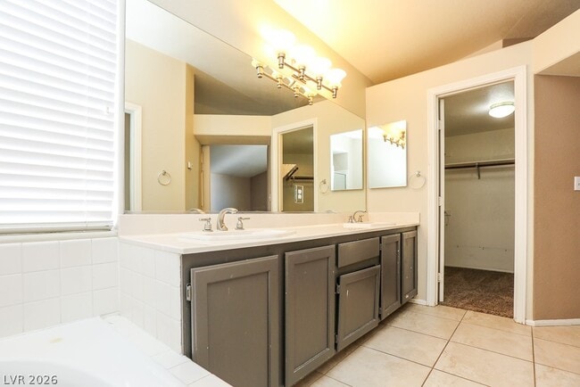 Building Photo - 161 Kachina Dr