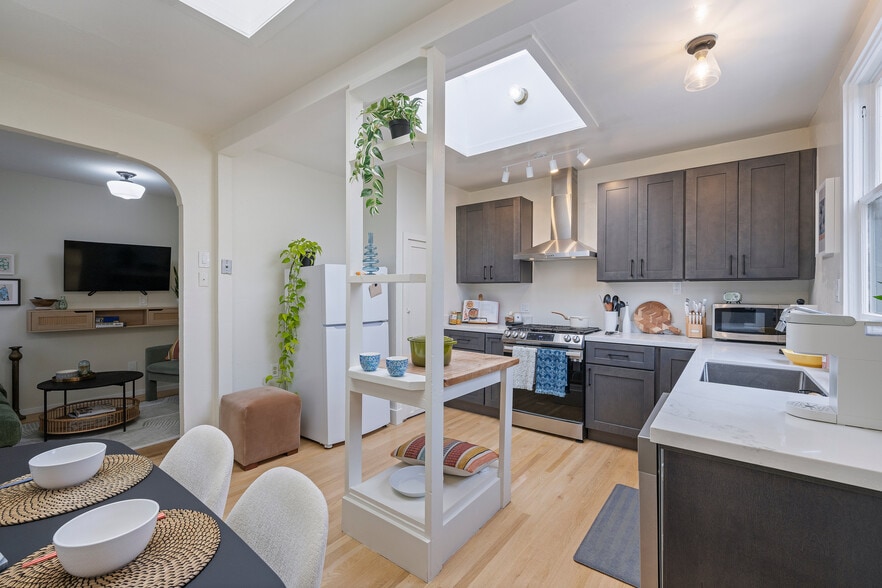 Building Photo - 3920 Quigley St