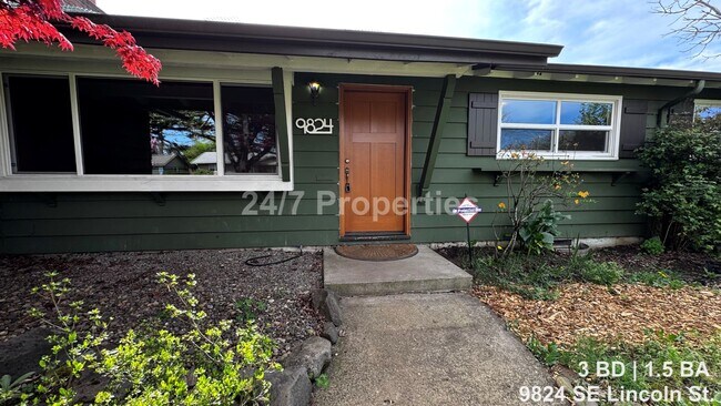 Building Photo - Vibrant 3BD | 1.5BA Home w/ Yard - SE Portland