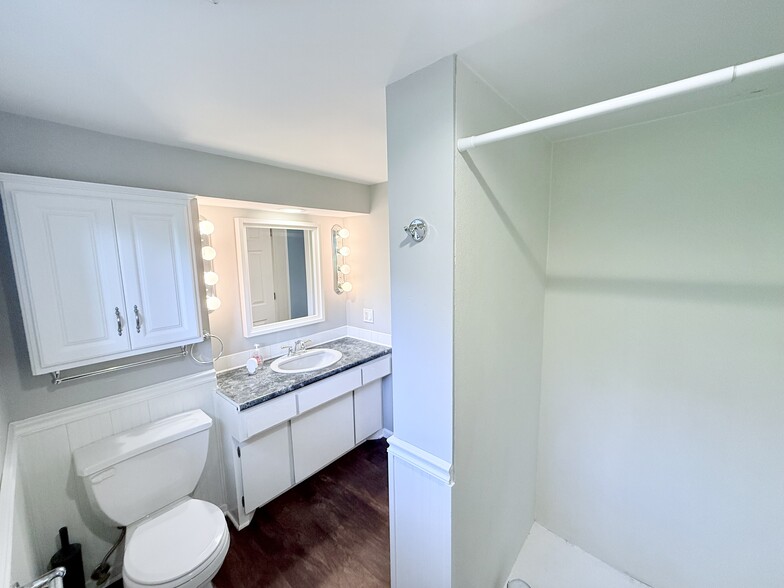 Bath #2 (shower) - 2105 Parrish St