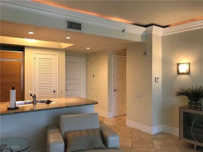 Building Photo - 322 E Karen Ave