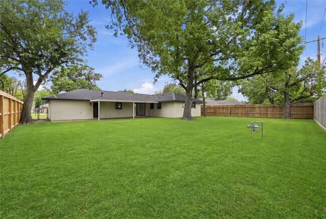 Building Photo - 8931 Blankenship Dr