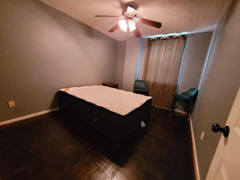 2nd Bedroom - 2965 Pharr Court South NW