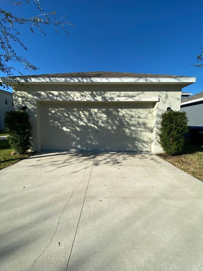 Building Photo - Spacious 4-Bedroom Home in Prime Winter Ga...