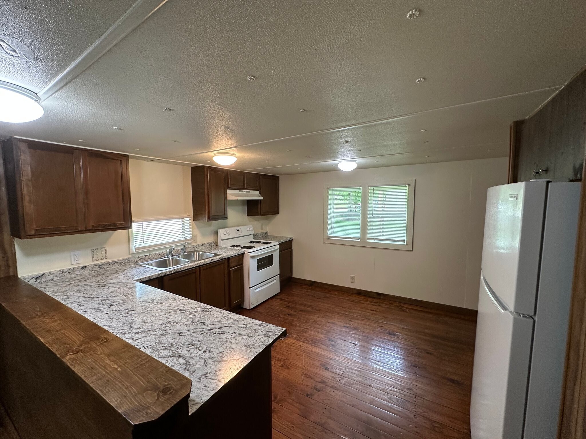 Building Photo - 85 Young Rd