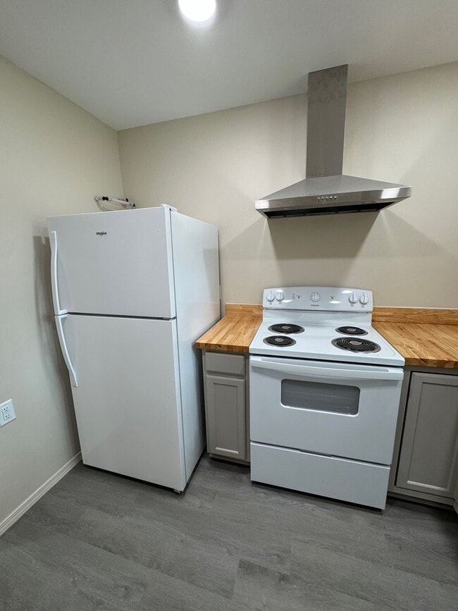 Building Photo - 1224 School St