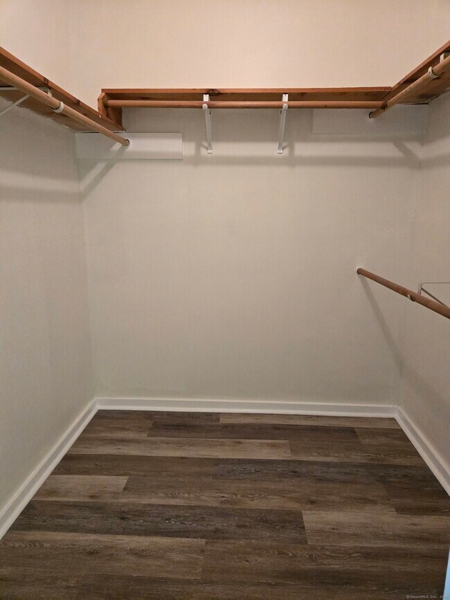 Building Photo - 1209 Cromwell Hills Dr