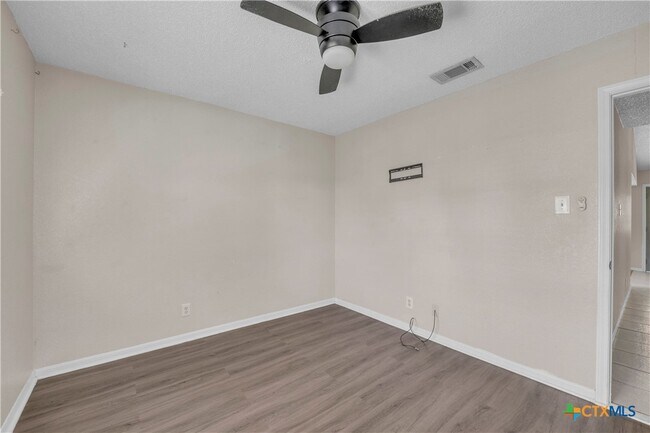 Building Photo - 2807 Bermuda Dr