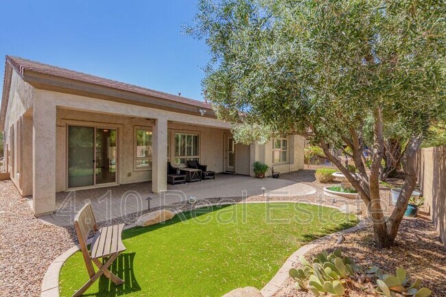 Building Photo - 4652 E Donato Dr