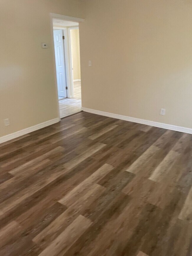 Building Photo - Beautifully Appointed 3/2 w Garage For Ren...