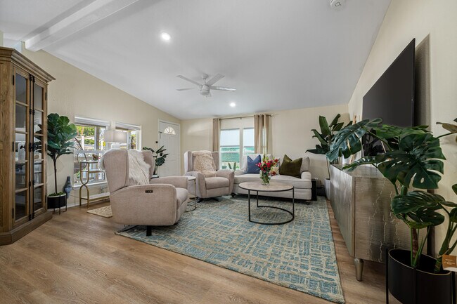 Building Photo - 159 Estrada Way