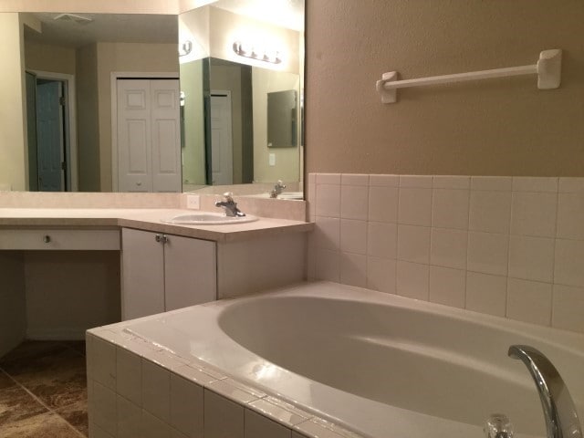 Building Photo - 1072 Bluegrass Dr