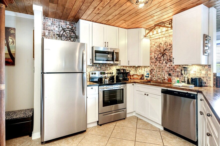 Building Photo - 4000 Gulf Terrace Dr