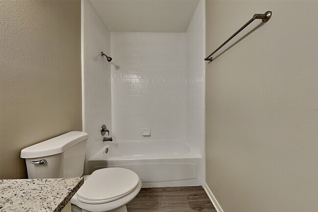 Building Photo - 2203 Pincher Creek Dr