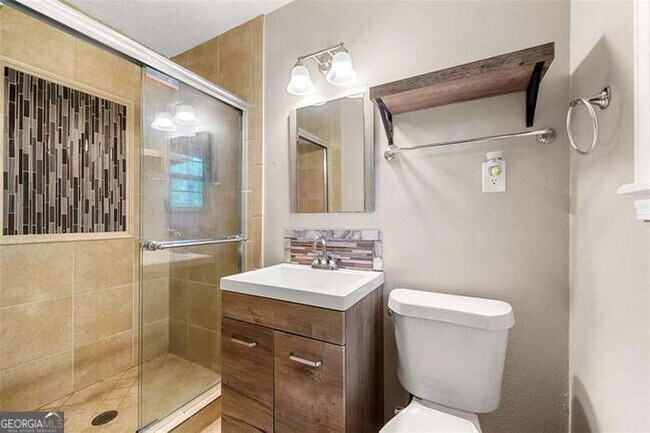 Building Photo - 3027 Lakeridge Dr SE