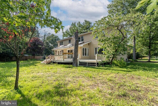 Building Photo - 1800 Lark Ln