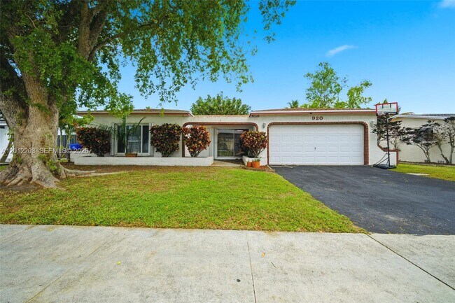 Building Photo - 920 NW 92nd Ave