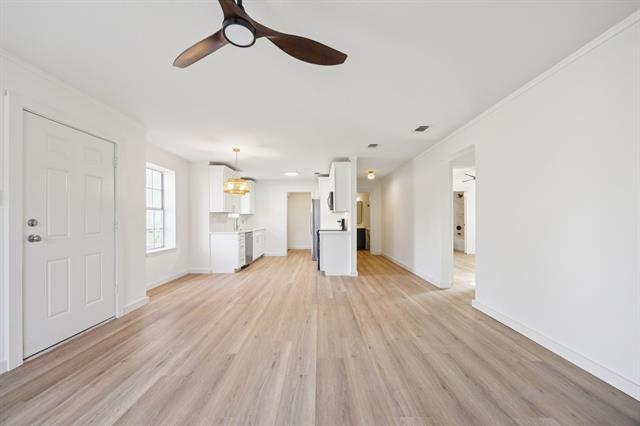 Building Photo - 302 W Pelton St