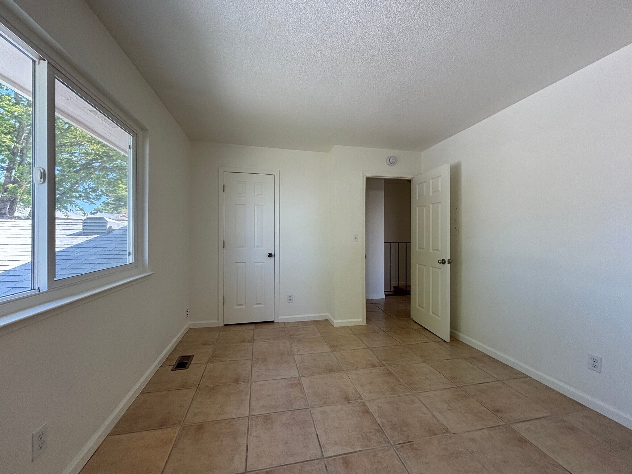 Building Photo - 3615 Sapphire Dr