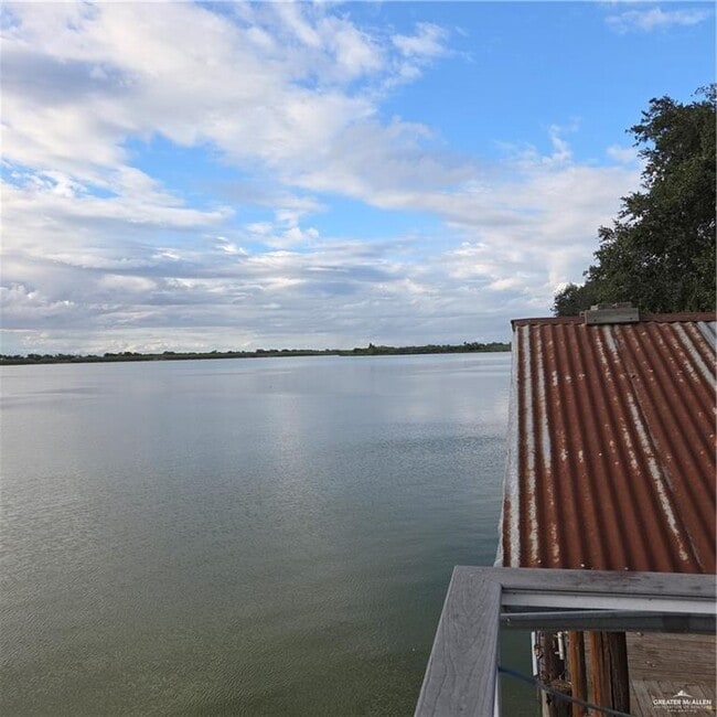 Building Photo - 26 Lago Vista Dr