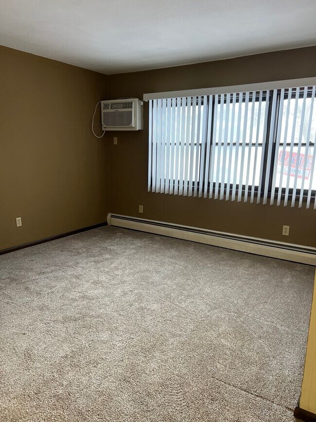 Building Photo - 616