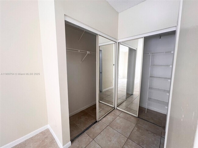 Building Photo - 731 Cypress Ln