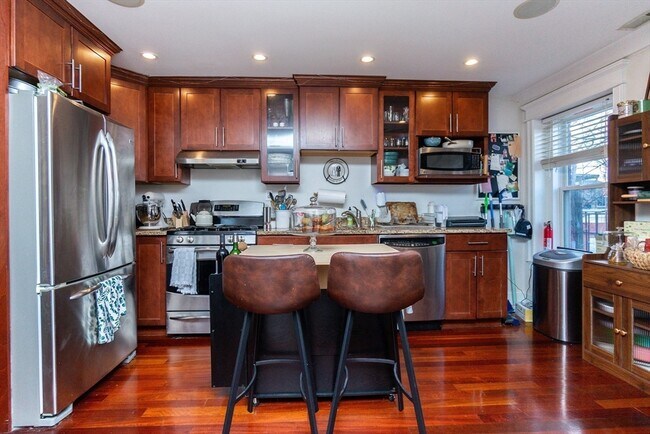 Building Photo - 632 E Broadway