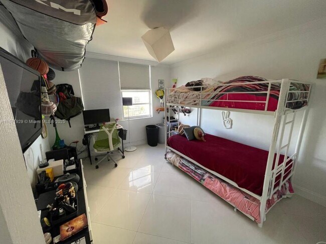 Building Photo - 2 bedroom in Aventura FL 33160