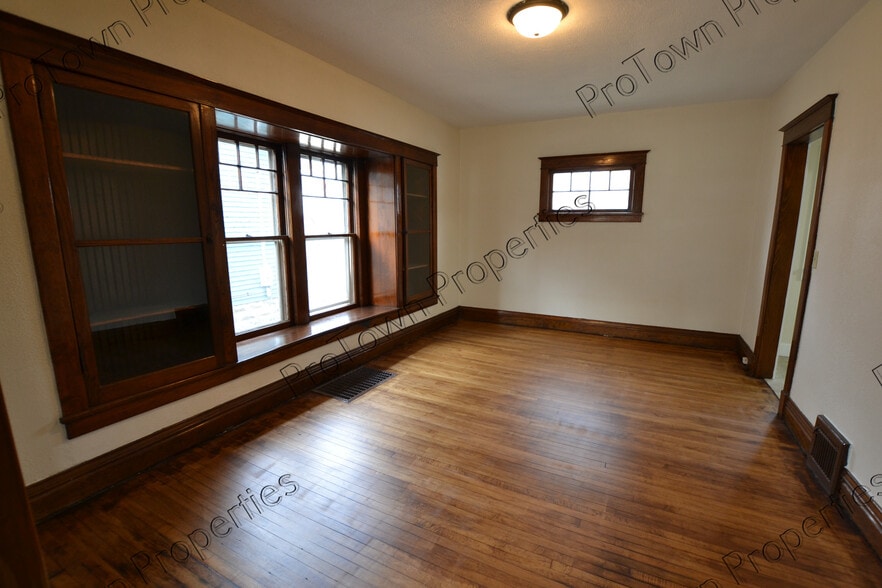 Building Photo - 505 Park Dr