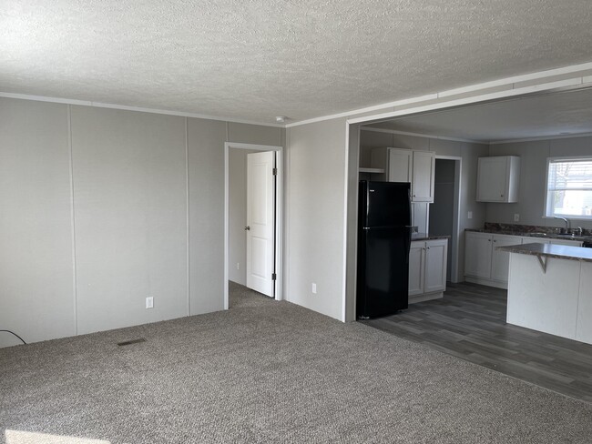 Building Photo - 46000 Geddes Rd