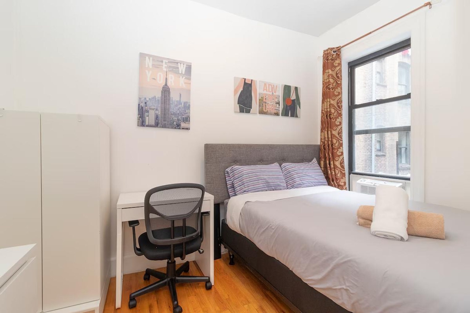 Building Photo - 322 E 93rd St