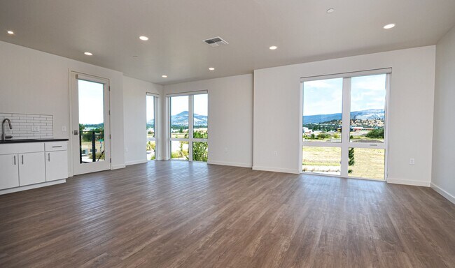 Building Photo - 1582 Myers Ln