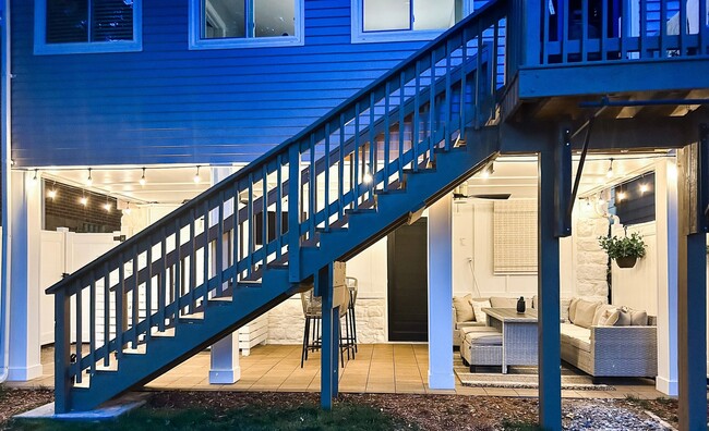 Building Photo - 1 Mile to Country Club! Sleeps 10!