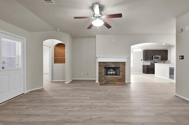 Building Photo - 973 Doire Dr