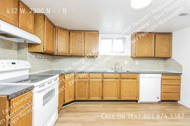 Building Photo - Modern 2 Bed, 1 Bath Pet-Friendly Home wit...