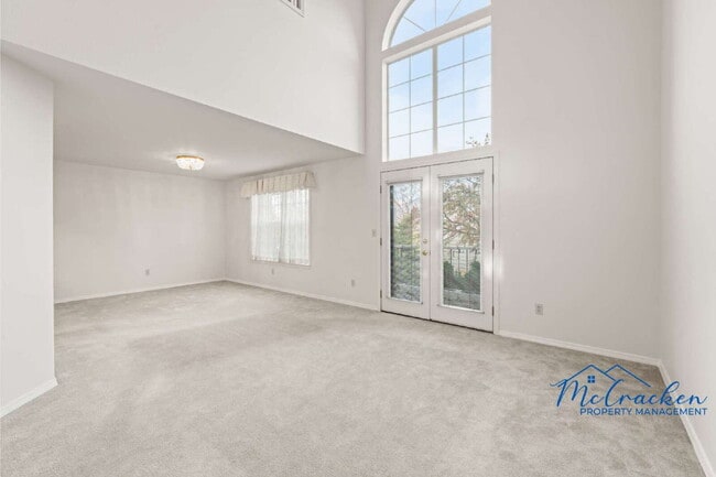 Building Photo - 486 Lori Ln