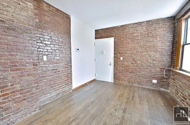 Building Photo - 3 BED WITH PRIVATE ROOF DECK IN PRIME EAST...