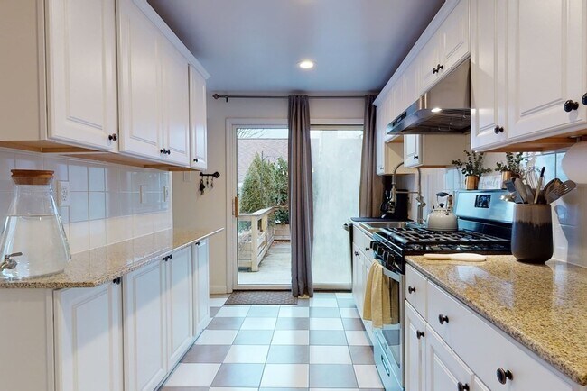 Building Photo - 37 Marivista Ave