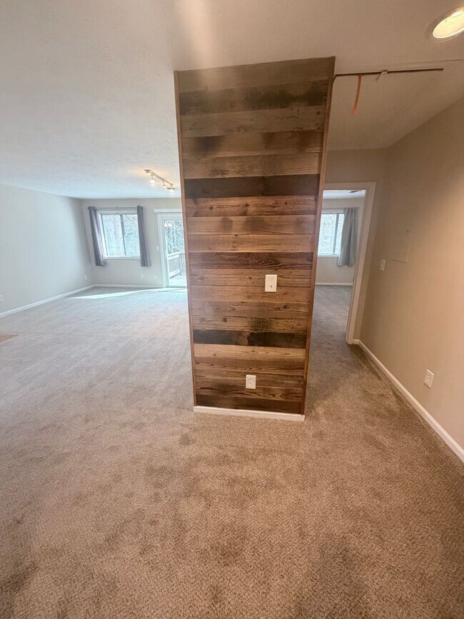 Building Photo - Great Location - 2 Bed, 2 Bath Condo Available Now!